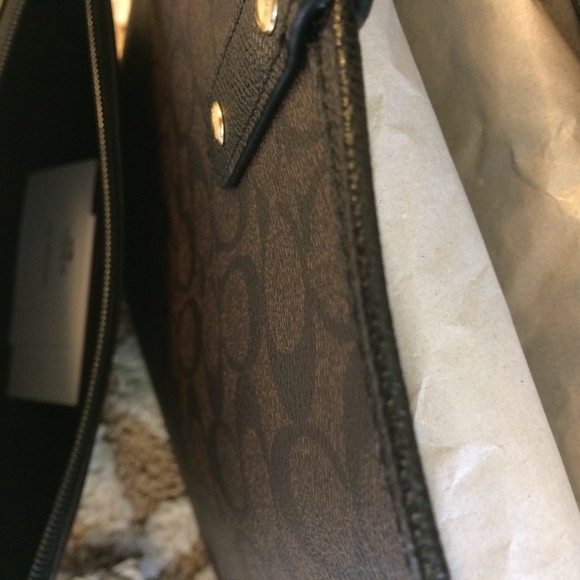 NWT COACH REVERSIBLE CITY TOTE IN SIGNATURE CANVAS - Picture 4 of 6